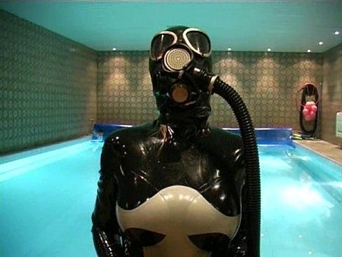 Latex gasmask